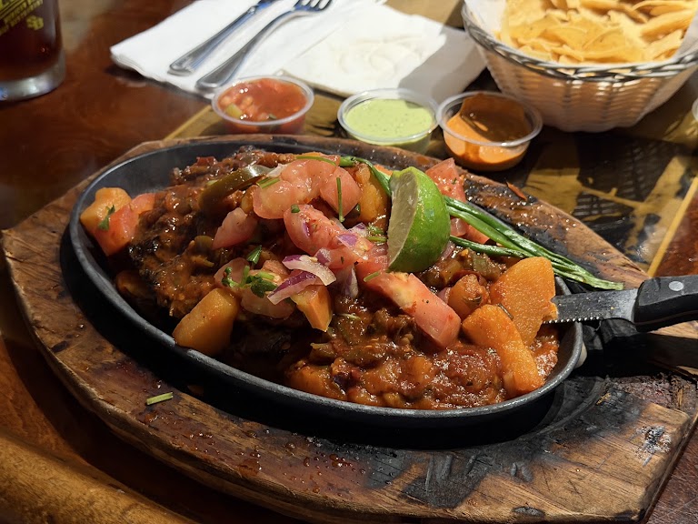 Fajitas/sizzling at Salsa & Beer