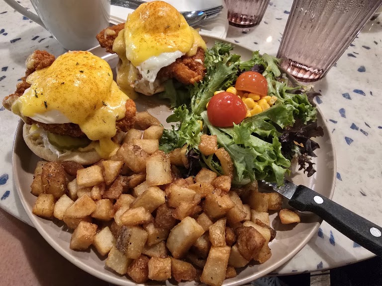 Classic Benedict at Popping Yolk Cafe