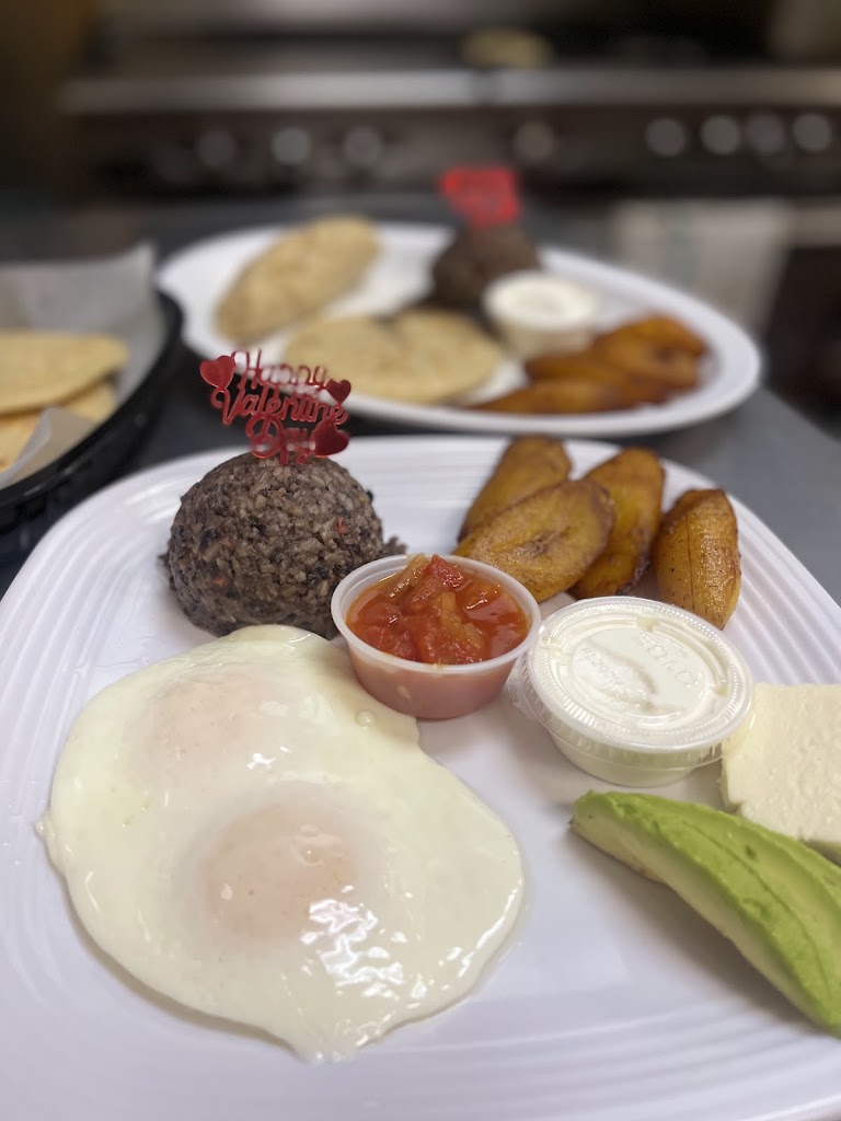 Desayuno Salvadoreño at La Sabrosa Restaurant (PUPUSERIA)